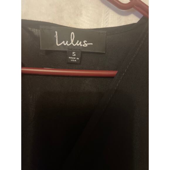 Lulu’s Rayon Jumpsuit NWT Black V Neck Elastic Ankle Womens Small Cut Out Sleeve - Picture 3 of 12